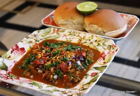  Kolhapuri Misal! 探索這道濃郁辛辣的印度早餐兼獨特香料魔法！